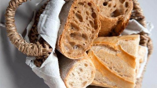 Nutrition : pain blanc vs pain complet