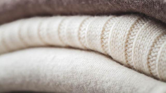 Pull-over, cardigan et maille, s'habillent en robes