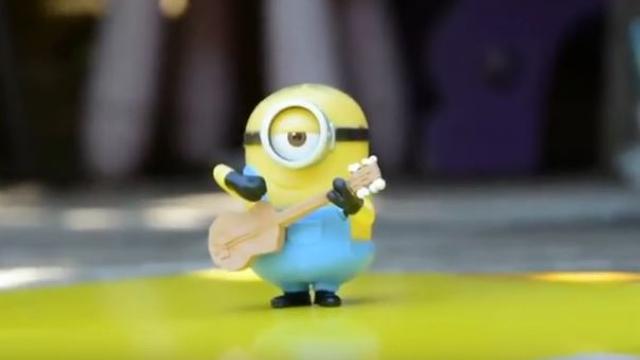 Tuto vidéo : relooker un cahier en Minion pour la rentrée de vos enfants