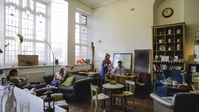 Ces cafés où on se sent comme à la maison